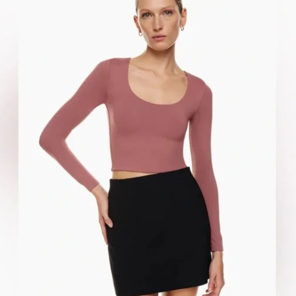 Aritzia Babaton Contour scoopnexk Dusty Rose Top size Small